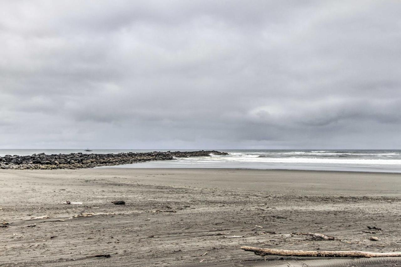 Ocean Shores House With Hot Tub - Walk To Beach エクステリア 写真